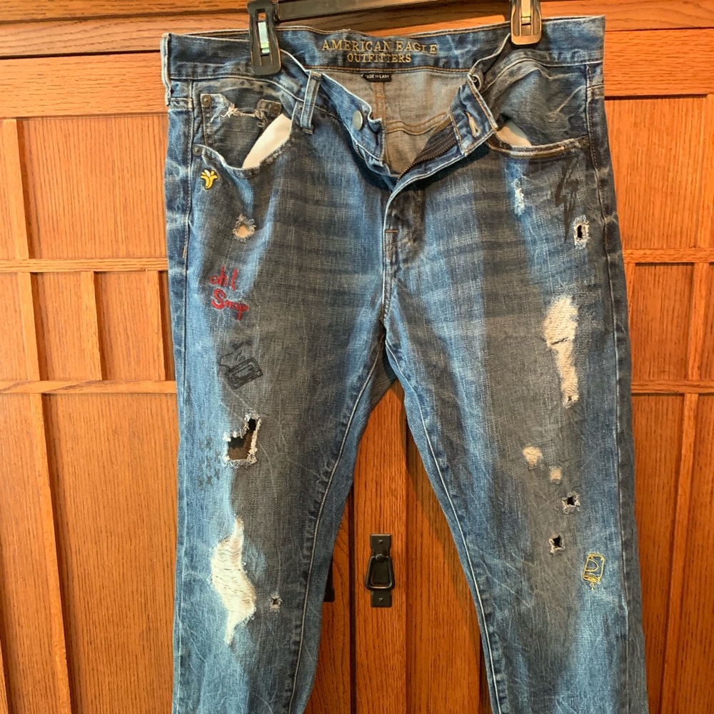 Men’s American Eagle ripped blue jeans